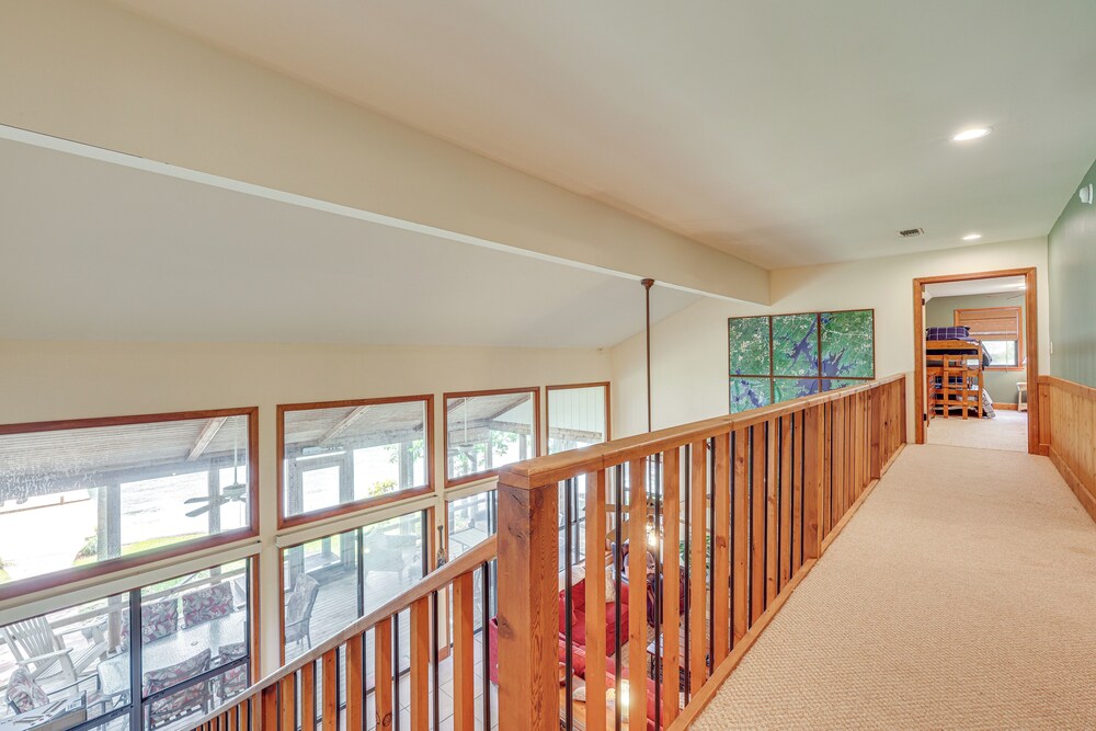 Waterfront Gem on Lake Martin w/ Kayaks & Dock!