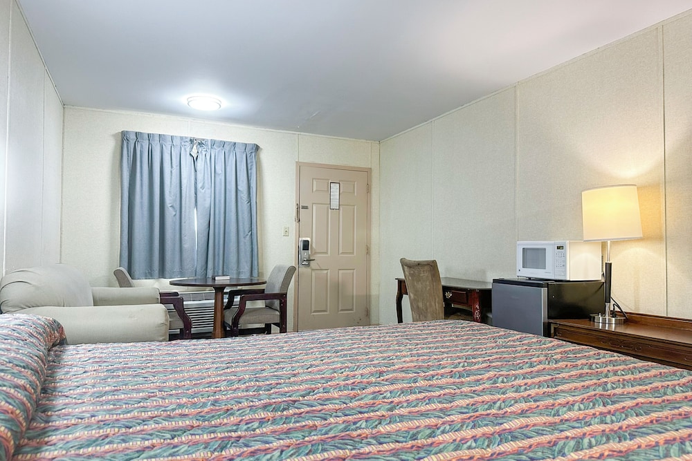 Louisville Inn By Oyo Louisville Municipal Airport