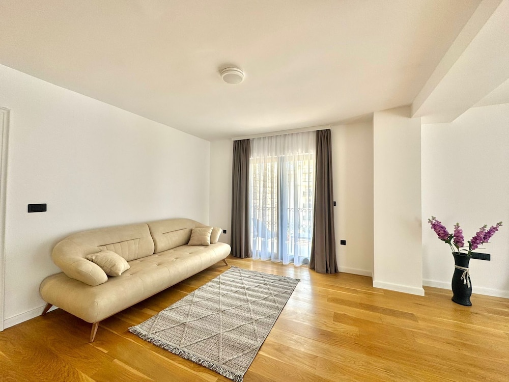 Sunny Bay Apartments