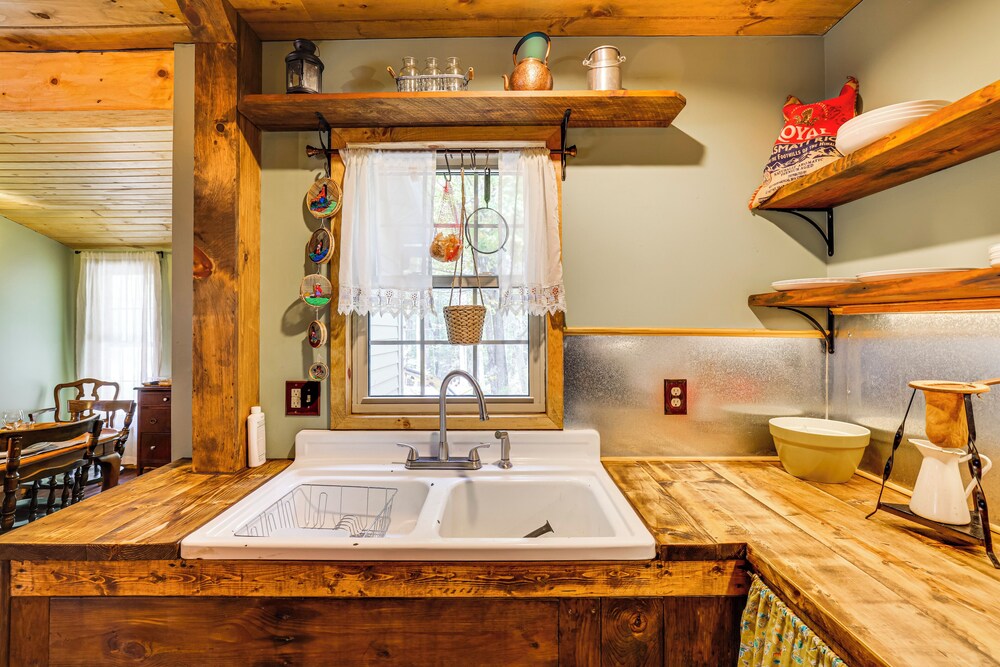 Ski, Swim, Relax: Old-fashioned Poconos Getaway