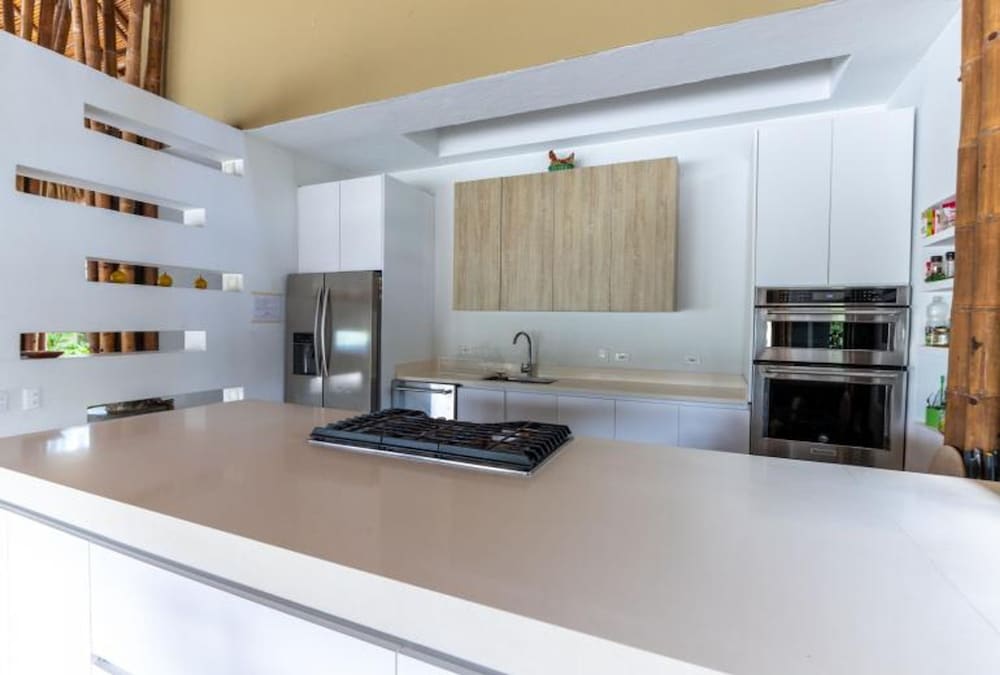 w Amazing 4BR Villa w Pool at Mesa de Yeguas