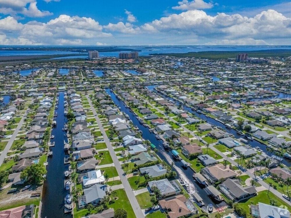 Seahorse Cove - Pool, Gulf Access & Tiki Bar 3 Bedroom Home