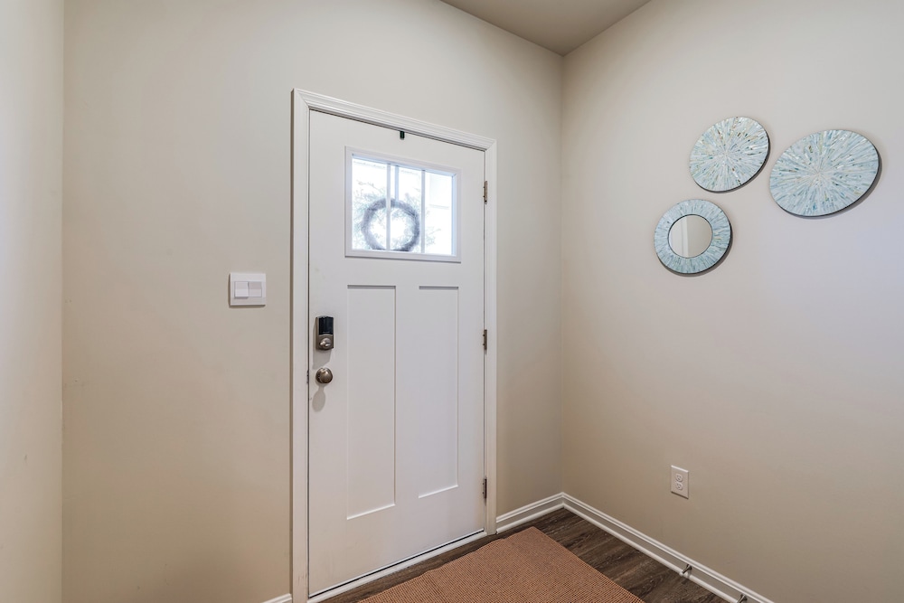 5 Mi to Bethany Beach: Townhome w/ Pool!