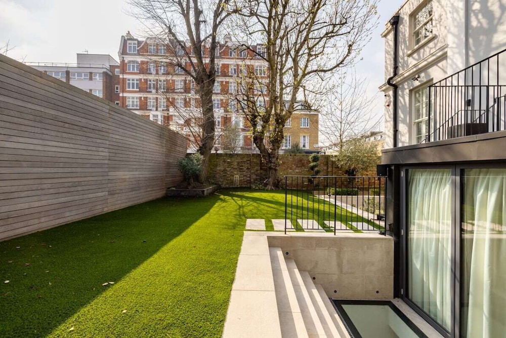 The St John's Wood Hideout - 5bdr Home With Garden