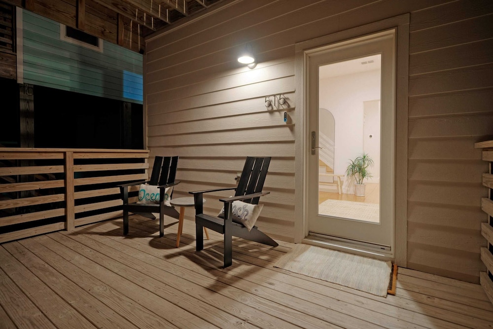 Coastal Escape w/ Pond Views + Pool Access Grahams Getaway by Avantstay