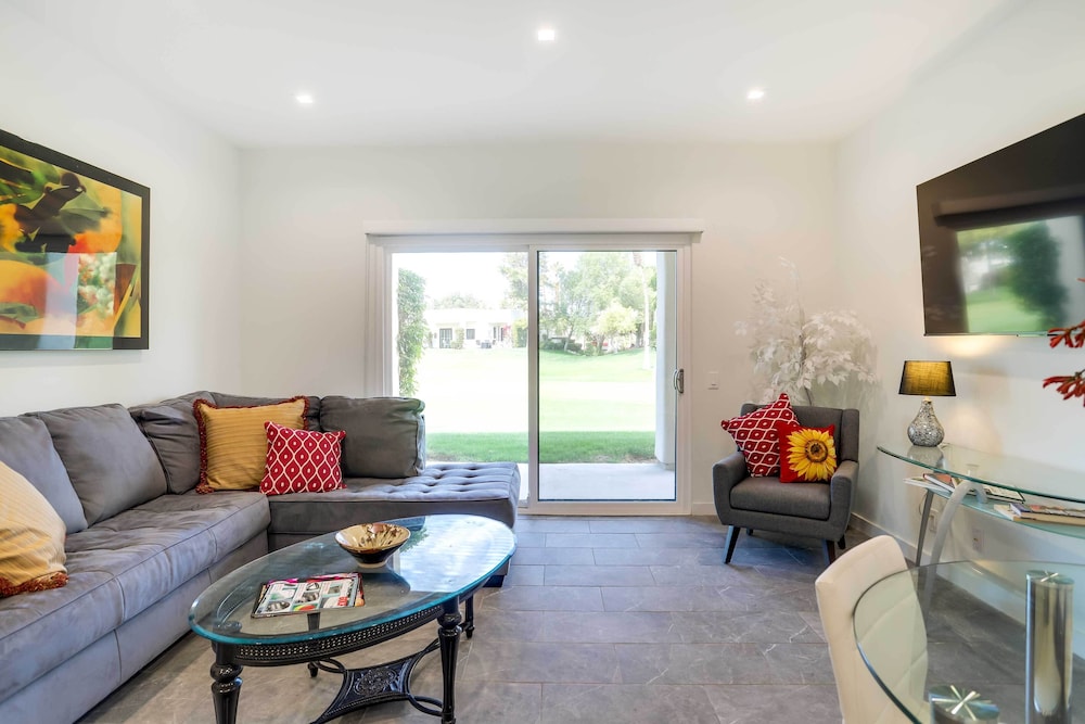 Golf Haven w/ Pool Access - 5 Mi to Palm Springs