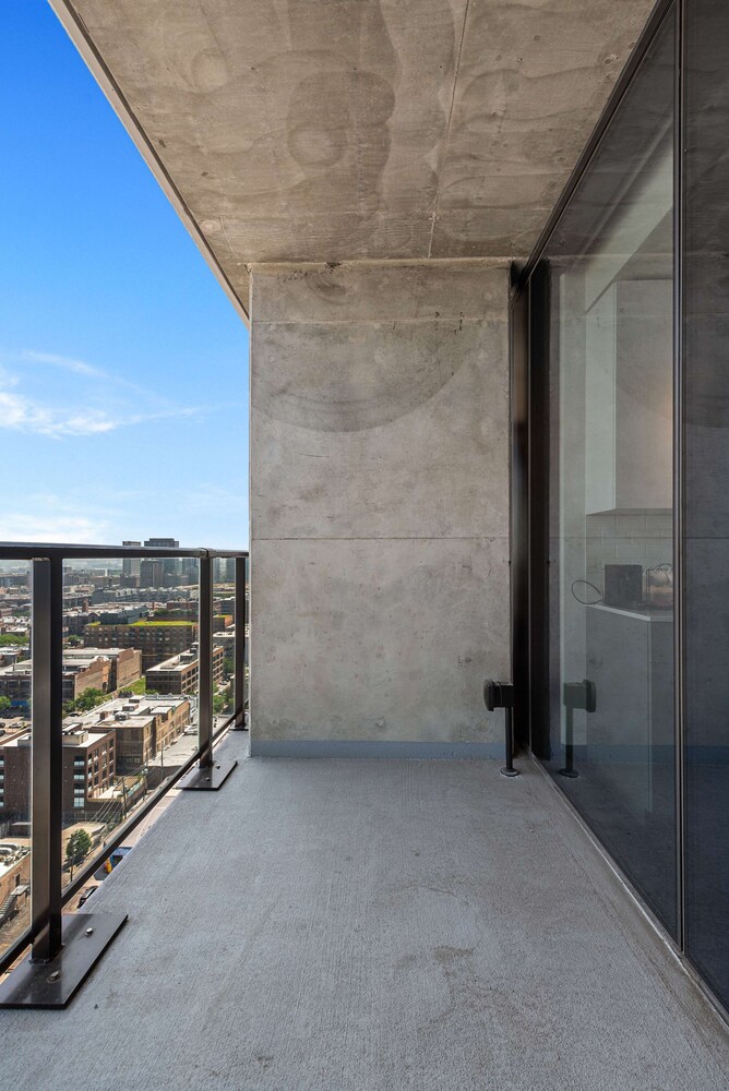 Cloud9 4apt in Building Fultonmkt The Cubist