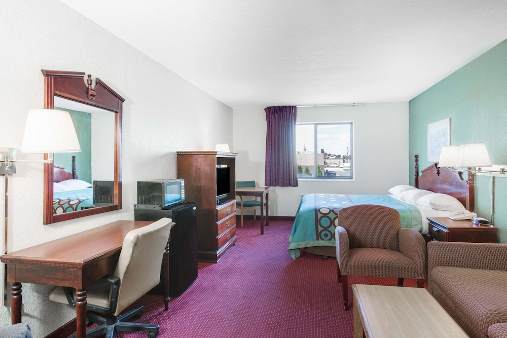 Super 8 by Wyndham Kennett view 4
