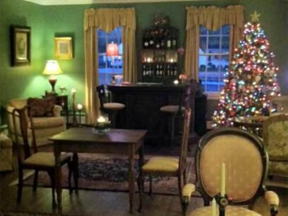 Oak Manor Inn