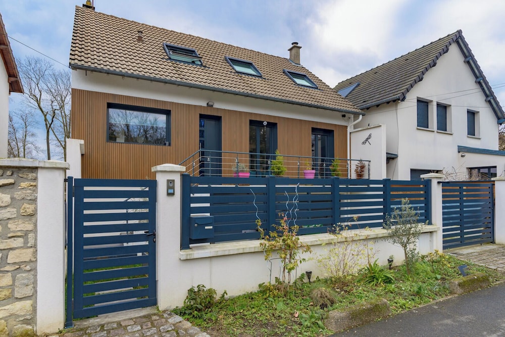 Paris Garden River residence