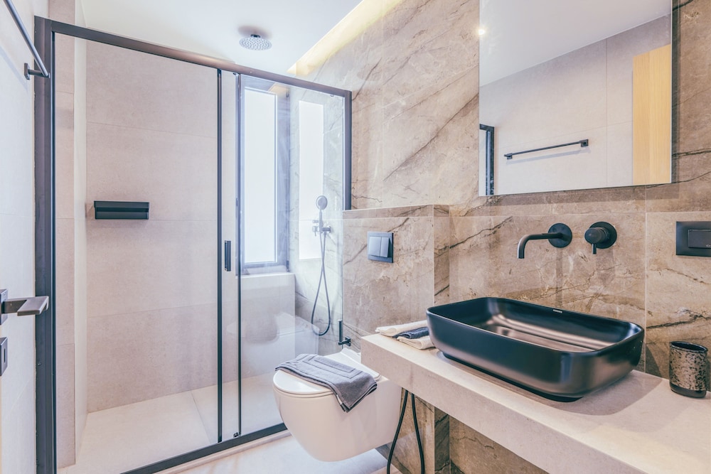 Villa Luxury Heaven - With Heated Pool