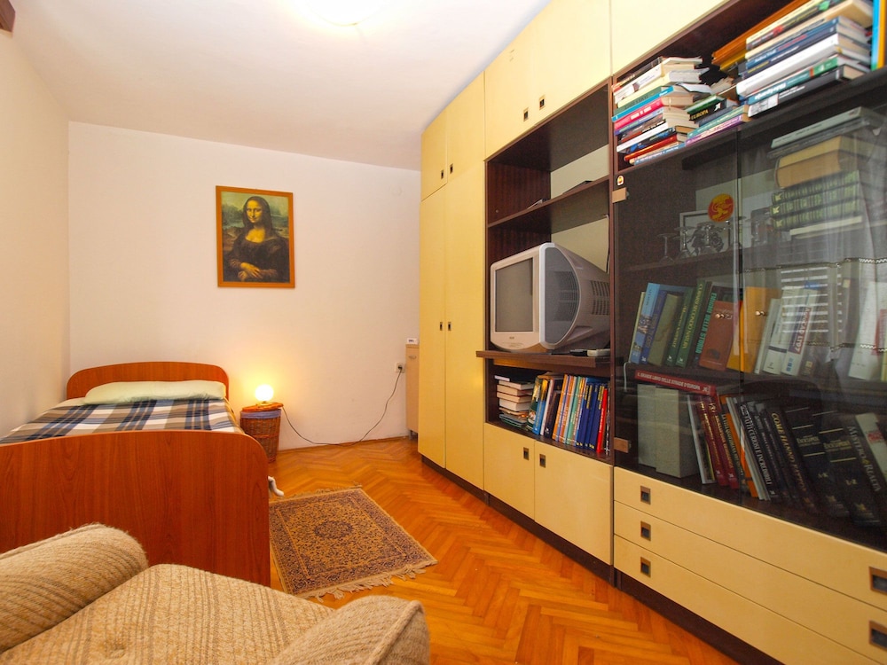 Apartment 1582 view 5