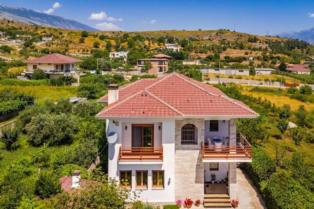Charming Townhouse With Stunning Views