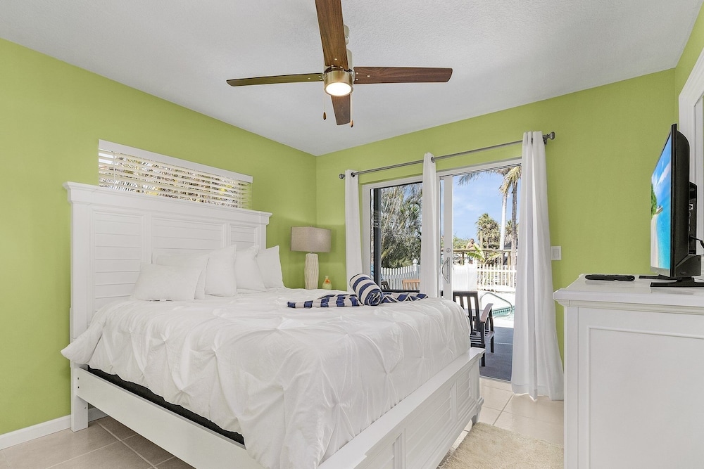 5535 Casa De Lujo: Heated Pool W/ Water Views 4 Bedroom Home