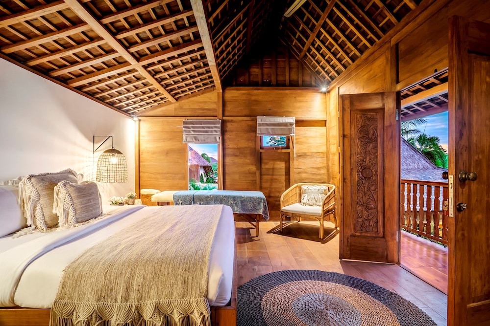 Villa Nabi by Alfred in Bali - New Family 5BR Villa Next to Seminyak Beach