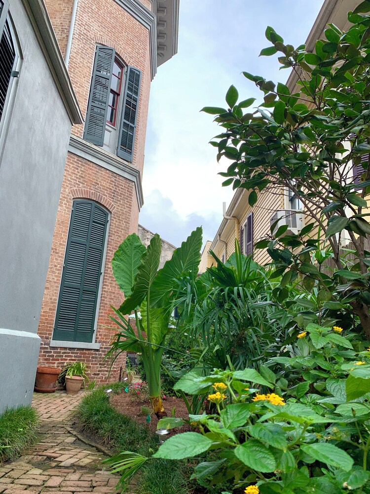 French Quarter Lanaux Mansion B & B