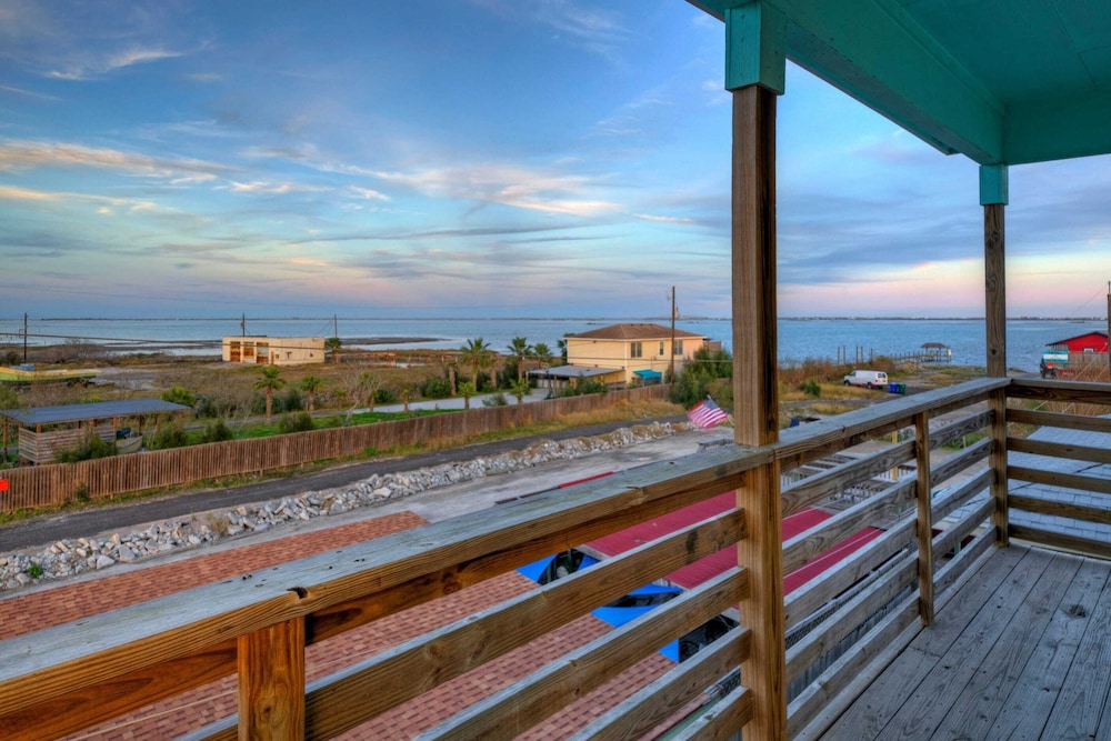 Sleeps 26 2 Homes w/ Waterfront Pool + Boat Dock Laguna Village Escape