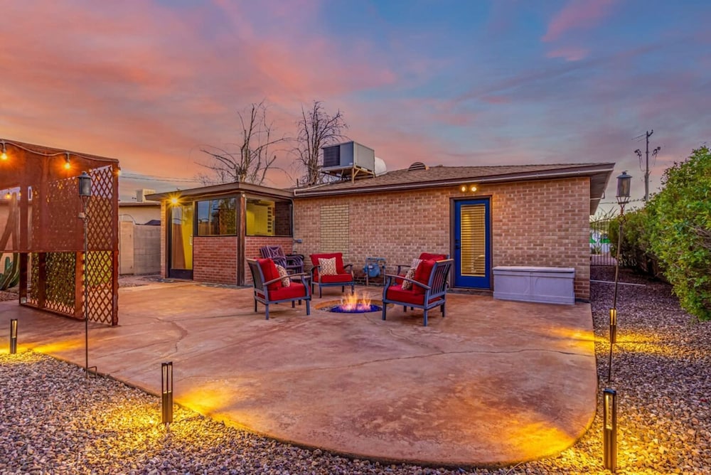 Cozy SW Casa 5 Mins to DT PHX Sleeps 6