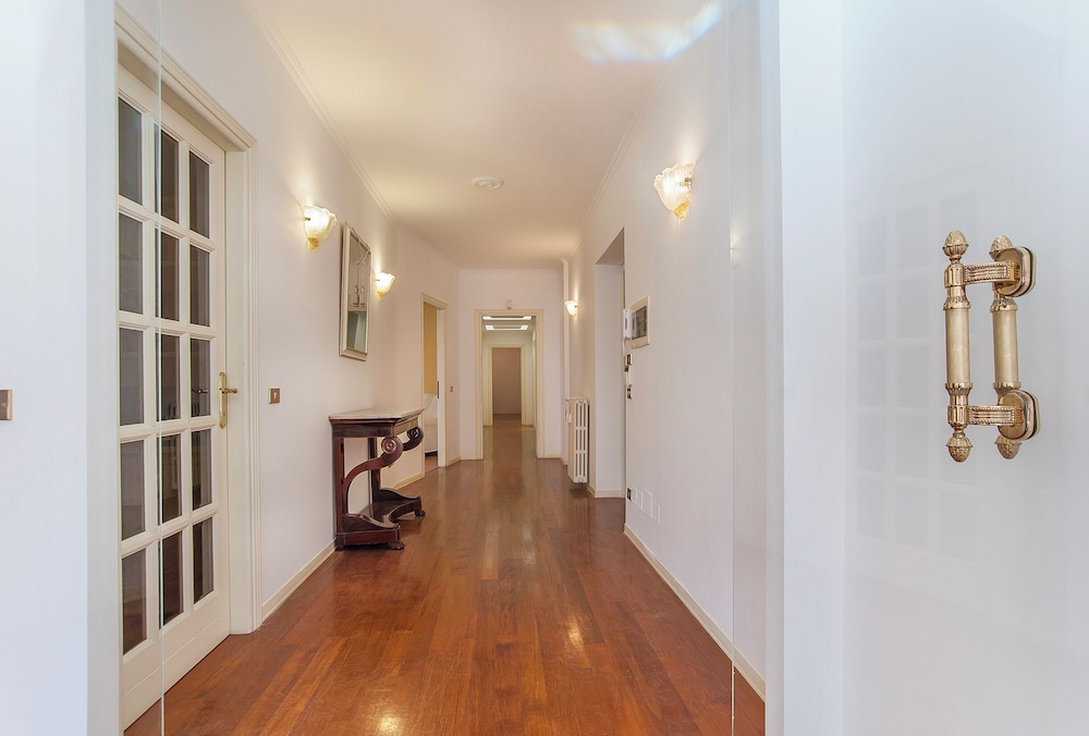 Eur Luminous And Large Family Terrace Apartment