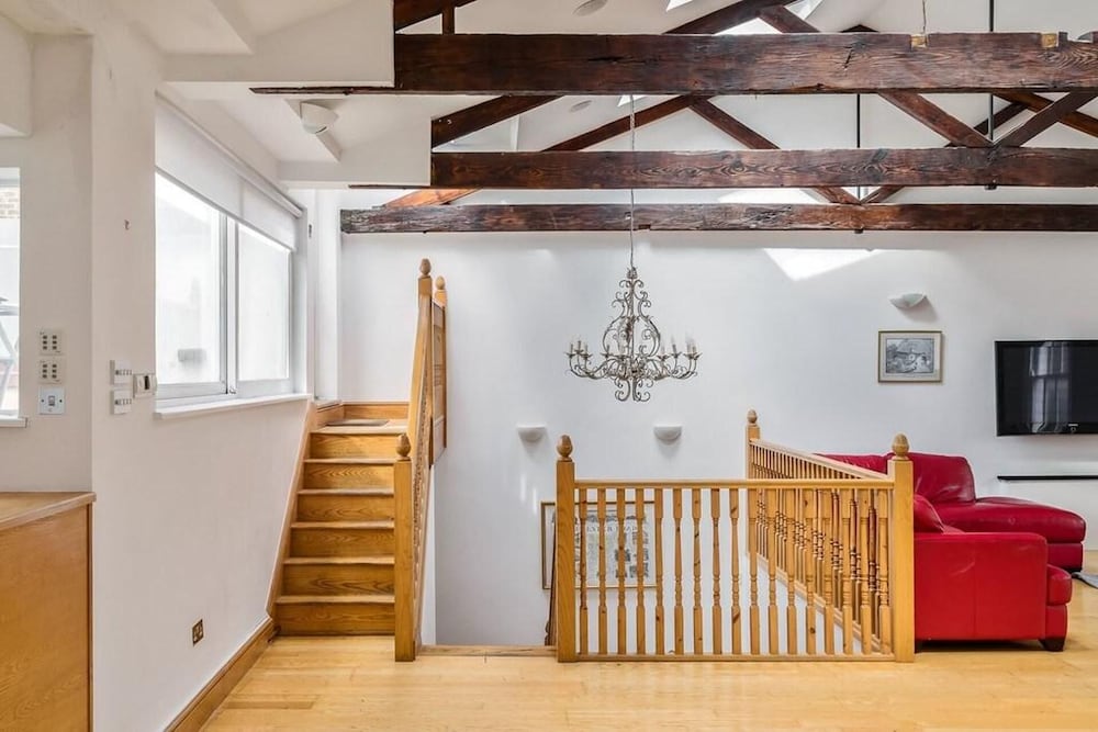 Specious Family Kensington 5-bed House, Sleeps 12