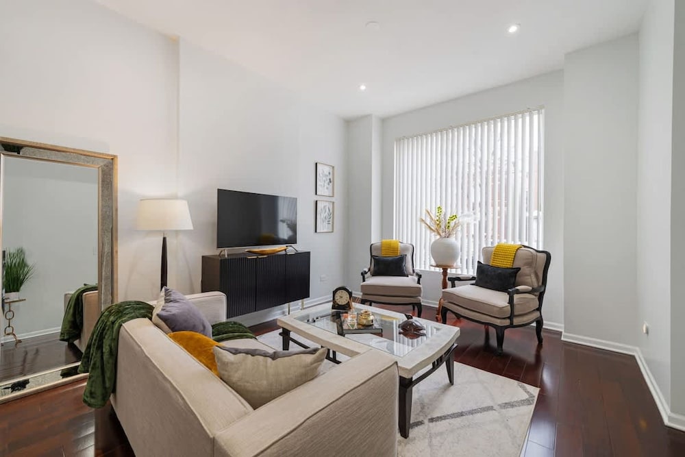 Chic and Cozy 3-bed Escape in Chicago