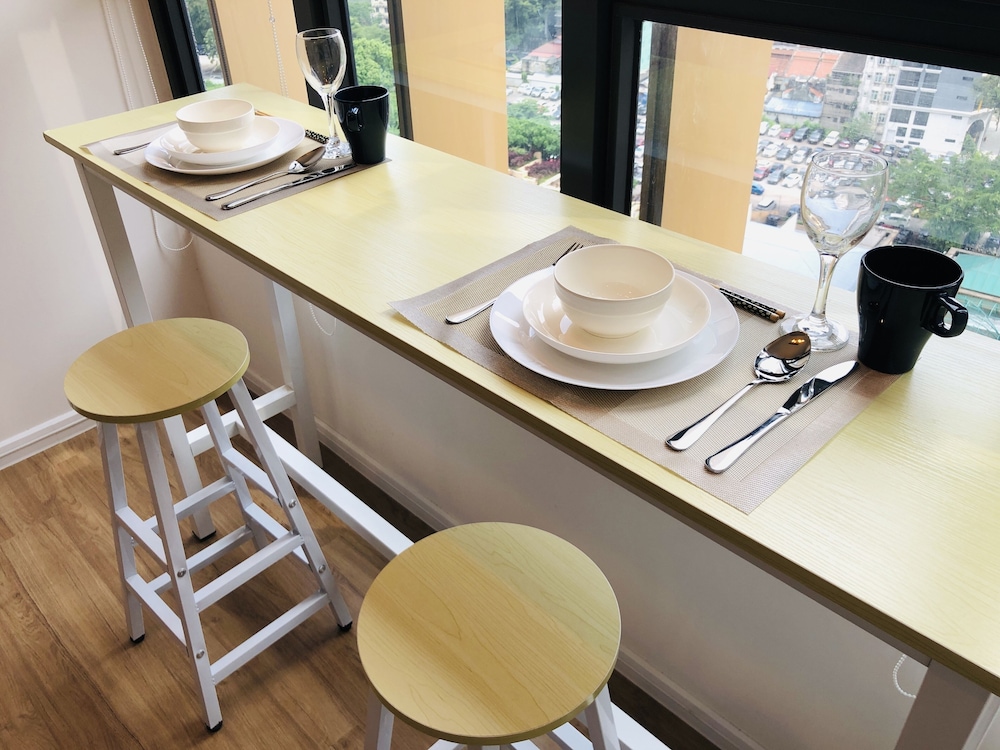 Ceylonz Suites by Roomy
