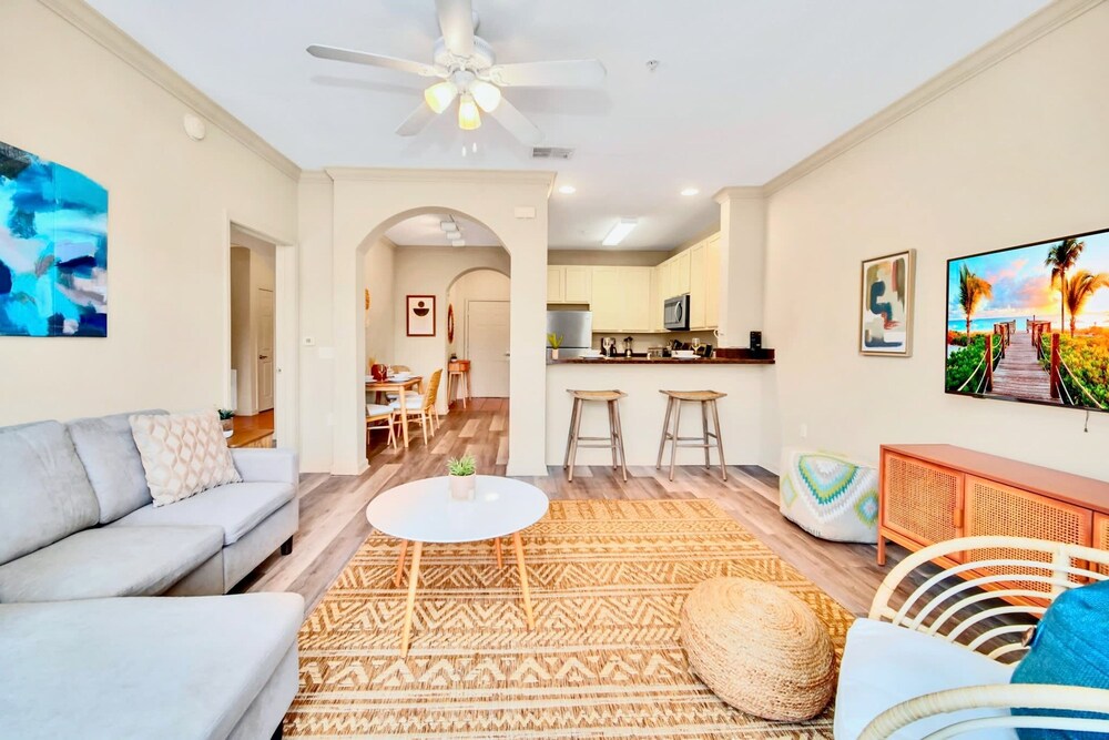 Tropical Styled Condo w Outdoor Pool and Hot Tub view 5