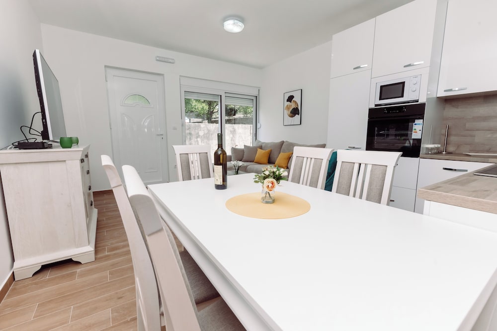 Waterfront Apartment Petrovina