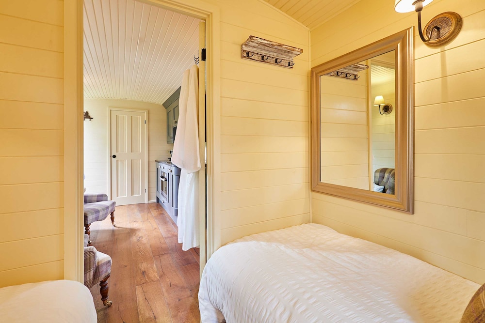 Host Stay Guards Van