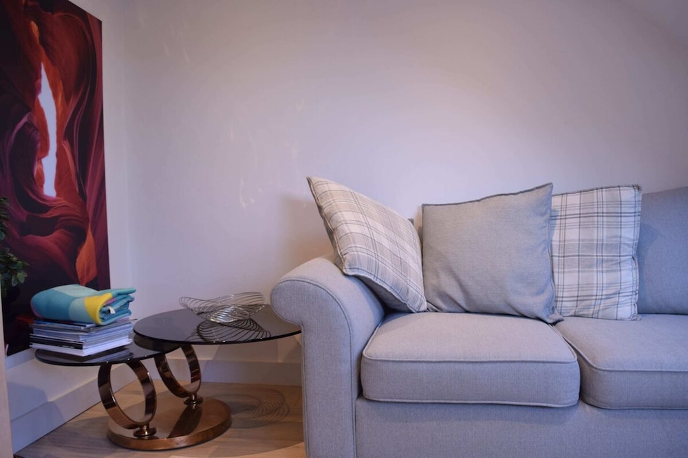 Stylish 2 Bed Apartment in West Hampstead
