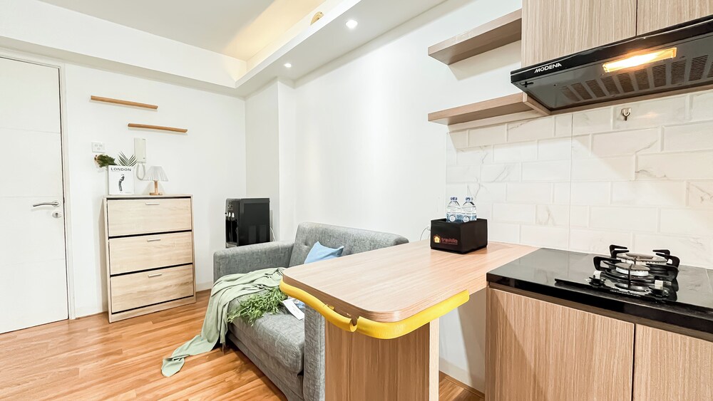 Warm And Comfy 2Br At Bassura City Apartment