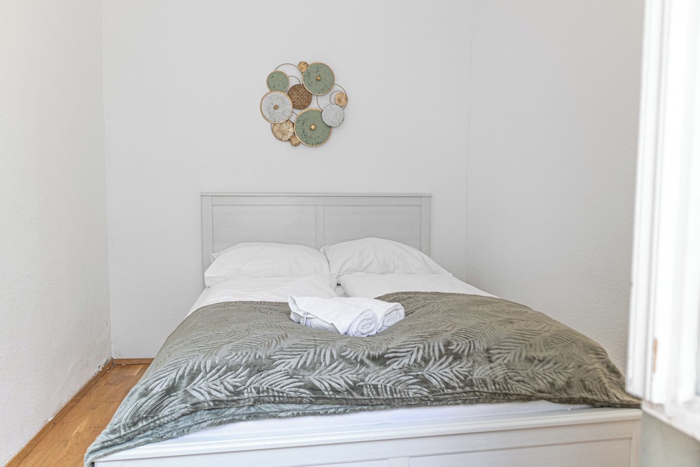 Beautiful 2BR Apartment Near Rennweg