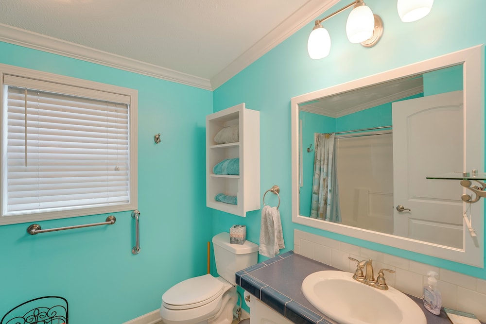 1 Mi to Silver Lake Sand Dunes: Family Gem w/ Yard