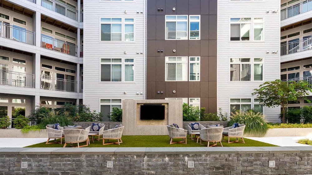 Global Luxury Suites at Reston - Property Image 16