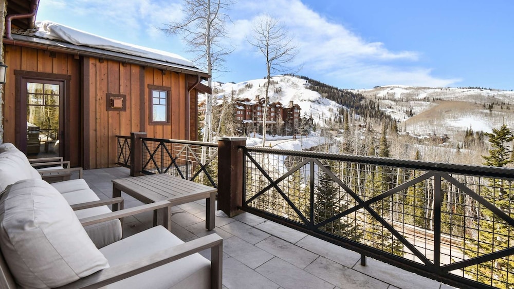 Silver Sun by Avantstay Ski-in Ski-out w Hot Tub