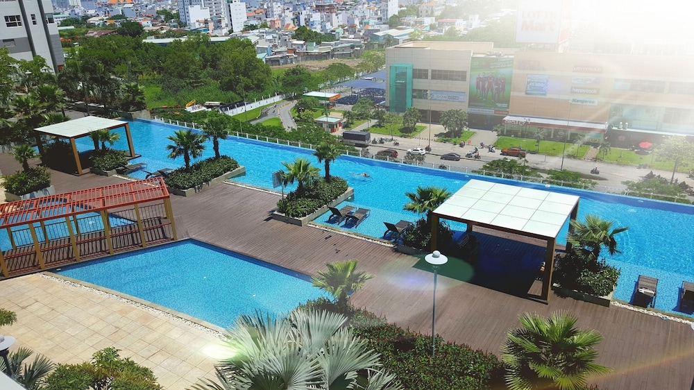 Sunrise City 2BR Luxury SWPool 30th