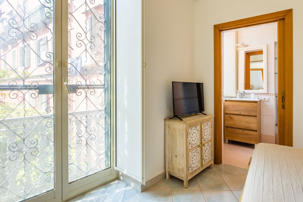 Smooth Vibes at Chiaia by Napoliapartments
