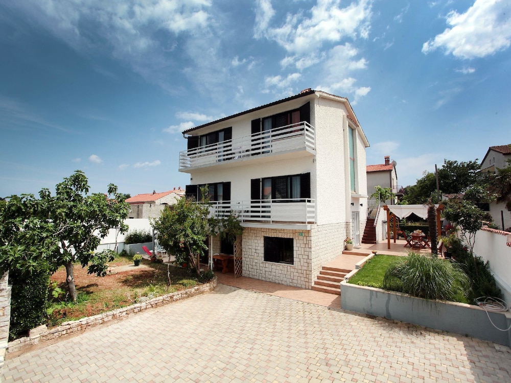 Apartment Biba Banjole / Three Bedrooms A2 6+1
