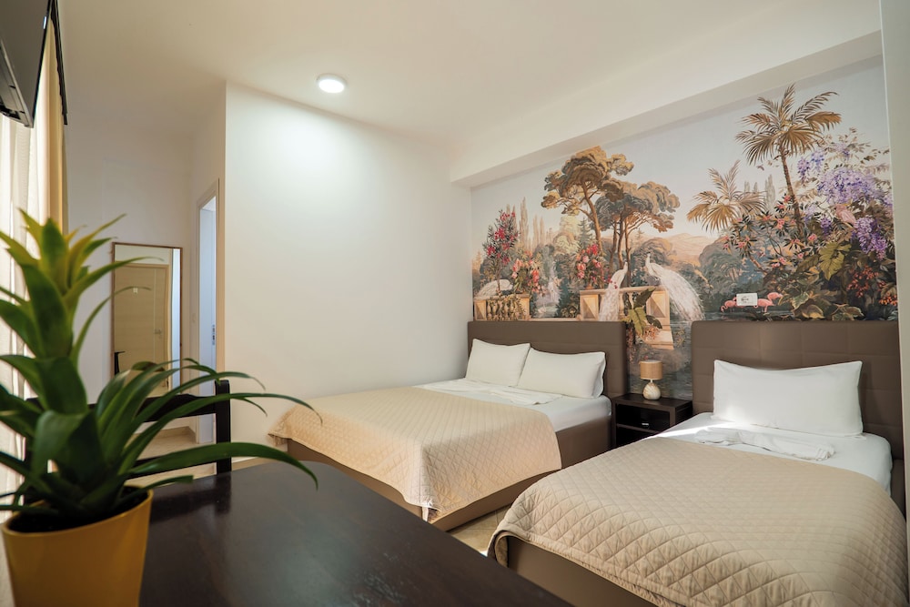 Atlantis Hotel & Apartments