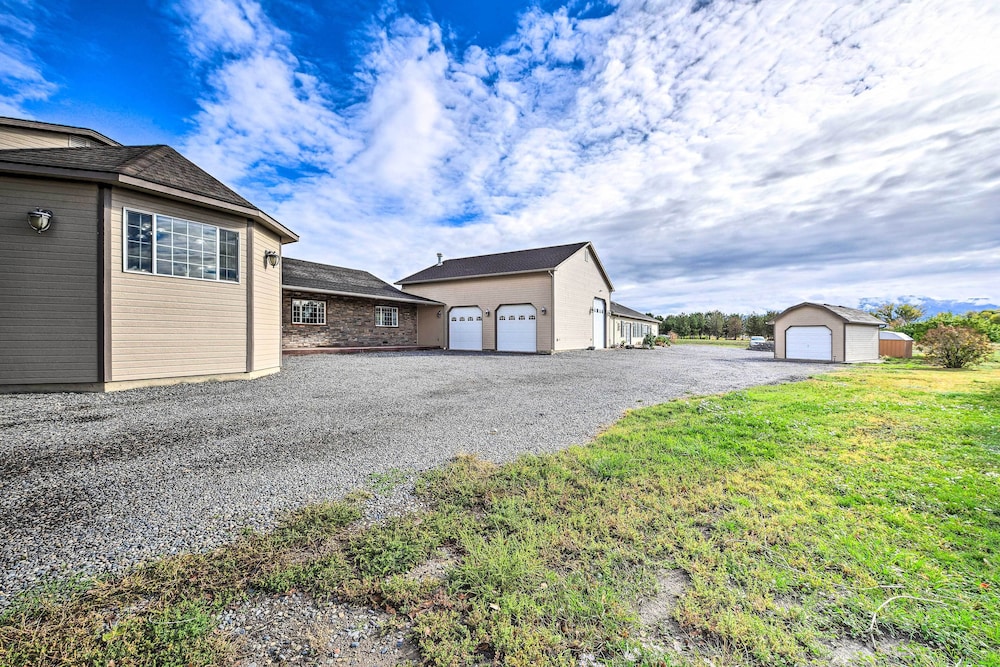 The Vineyard Country Farm Home at Grand Valley view 3