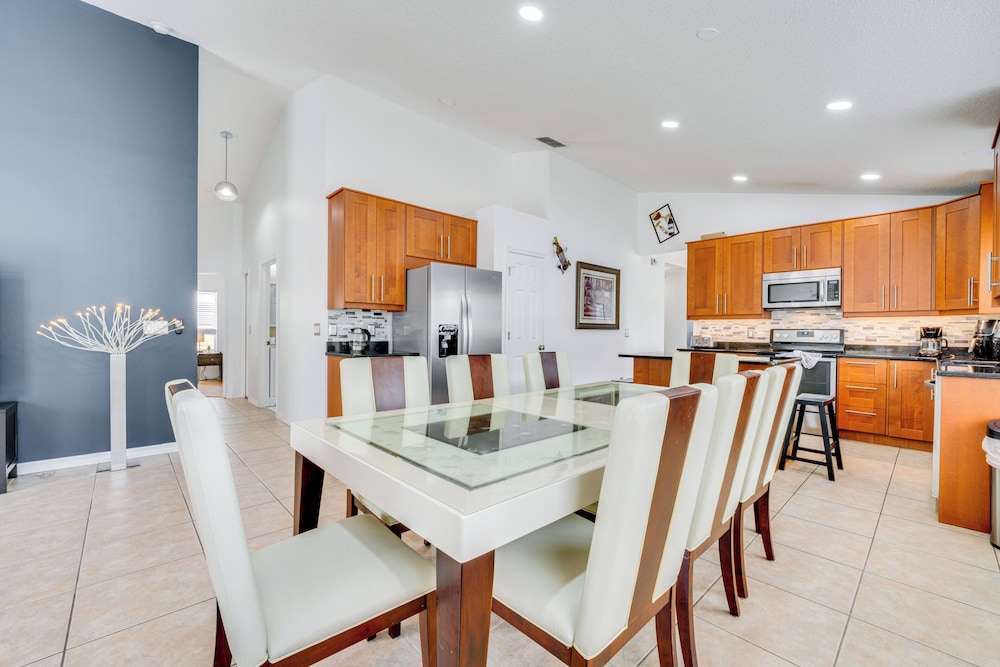 12 Mi to Disney: Family Home w/ Lanai in Davenport