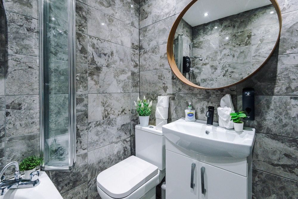 Stay With Empire - George St Jacuzzi view 4