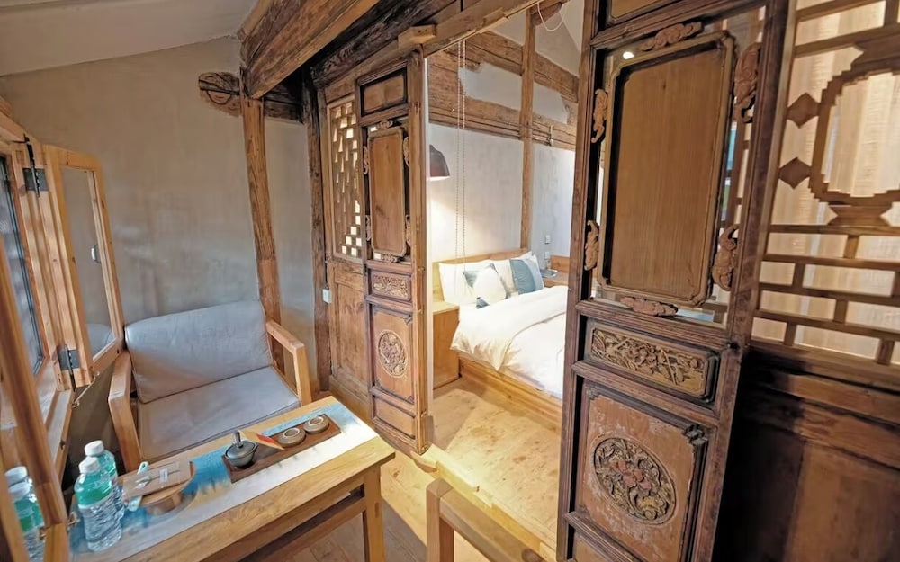 Jia Kedi Ancient House Cultural Homestay