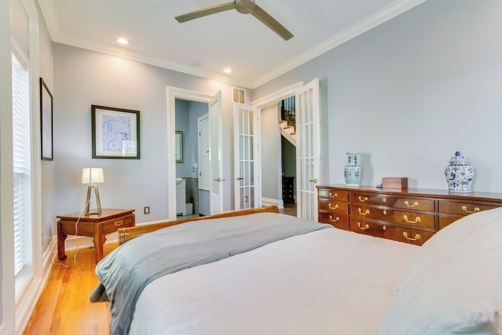 2 Mi to Little Rock River Market: Walkable Getaway