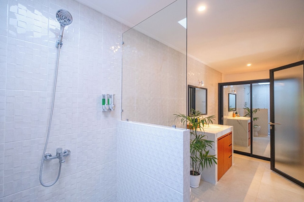 Crystal Flow Guest House & Apartment Canggu