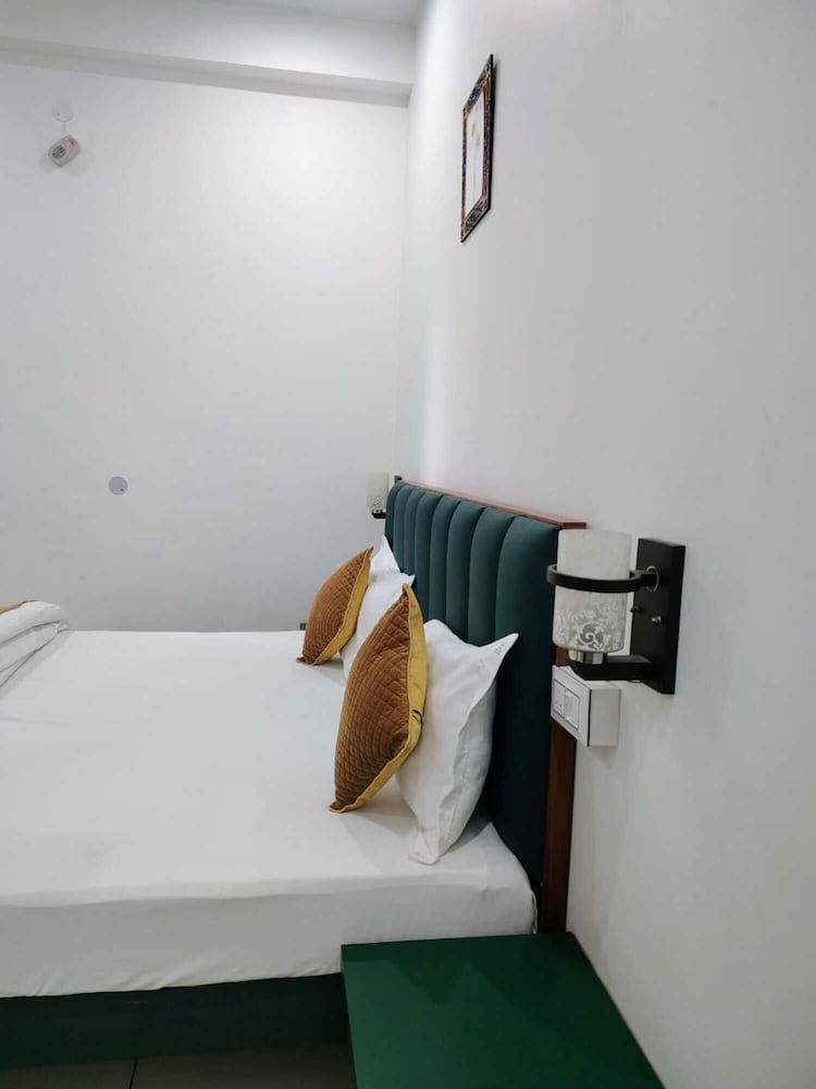 Baba Sundaram Hotel & Restaurant