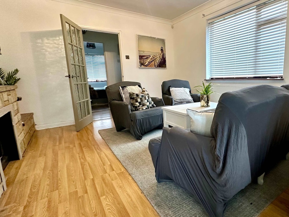 3 Bedroom Homely Retreat Near Slough view 4