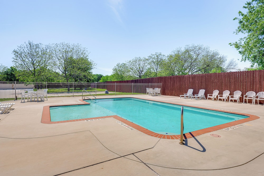 'rio Vista' Condo: Direct Guadalupe River Access!