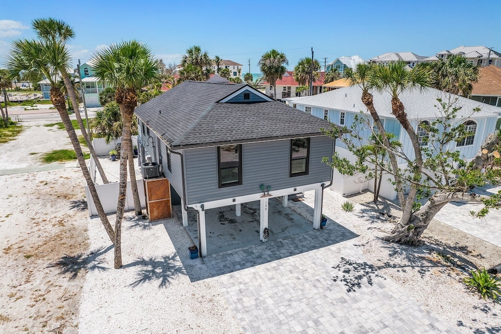 130 Tiki Tides: 2br W/ Outdoor Tiki Bar! 2 Bedroom Home