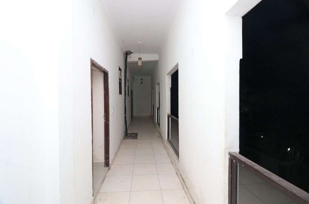 OYO 19979 Hotel Rajshri view 4